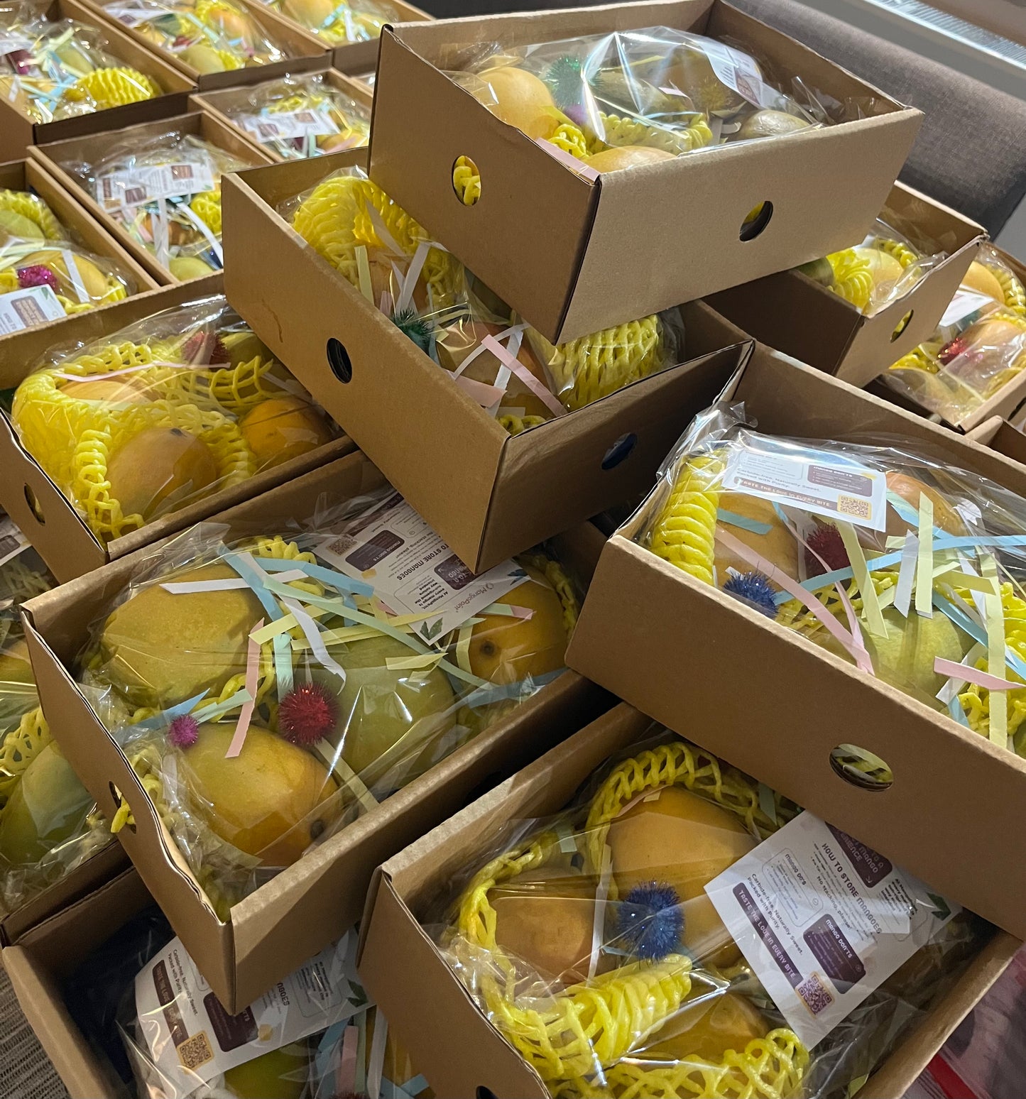 z "Gift Mango Box" - 5 Pcs Box (Shipping Extra)