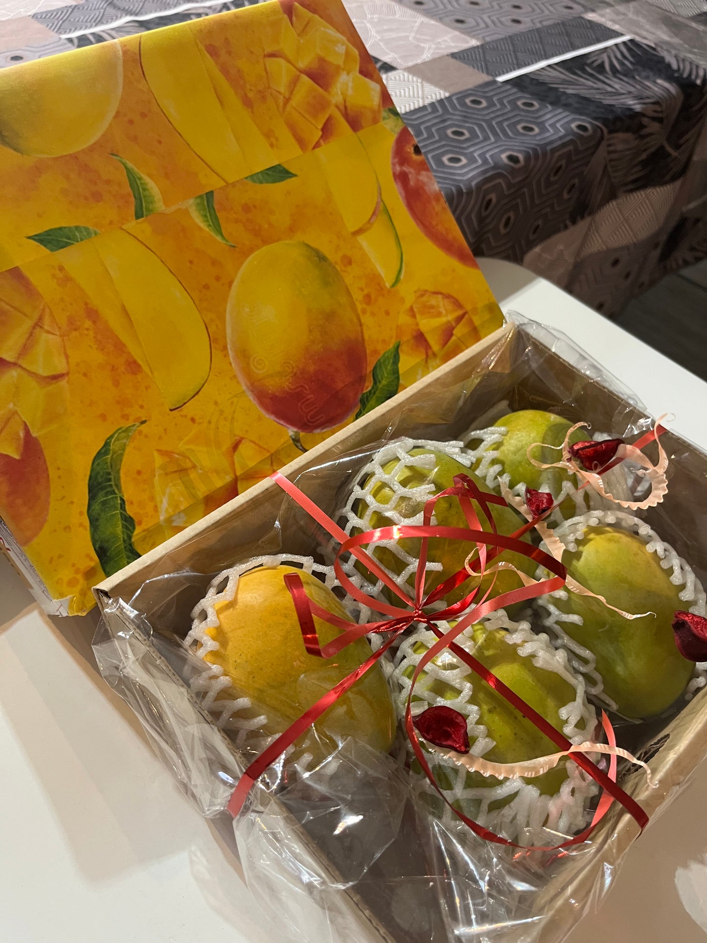 z "Gift Mango Box" - 5 Pcs Box (Shipping Extra)